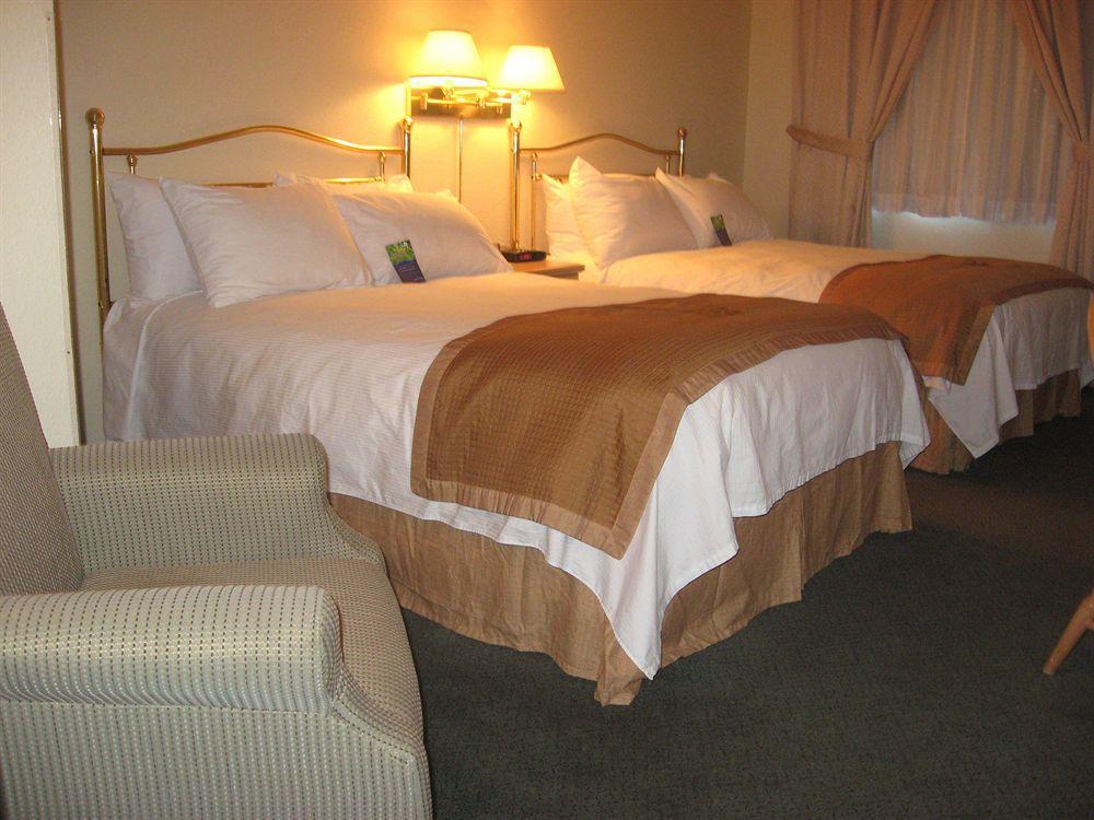 Holiday Inn Express Hotel & Suites Uptown Fredericton By Ihg Zewnętrze zdjęcie