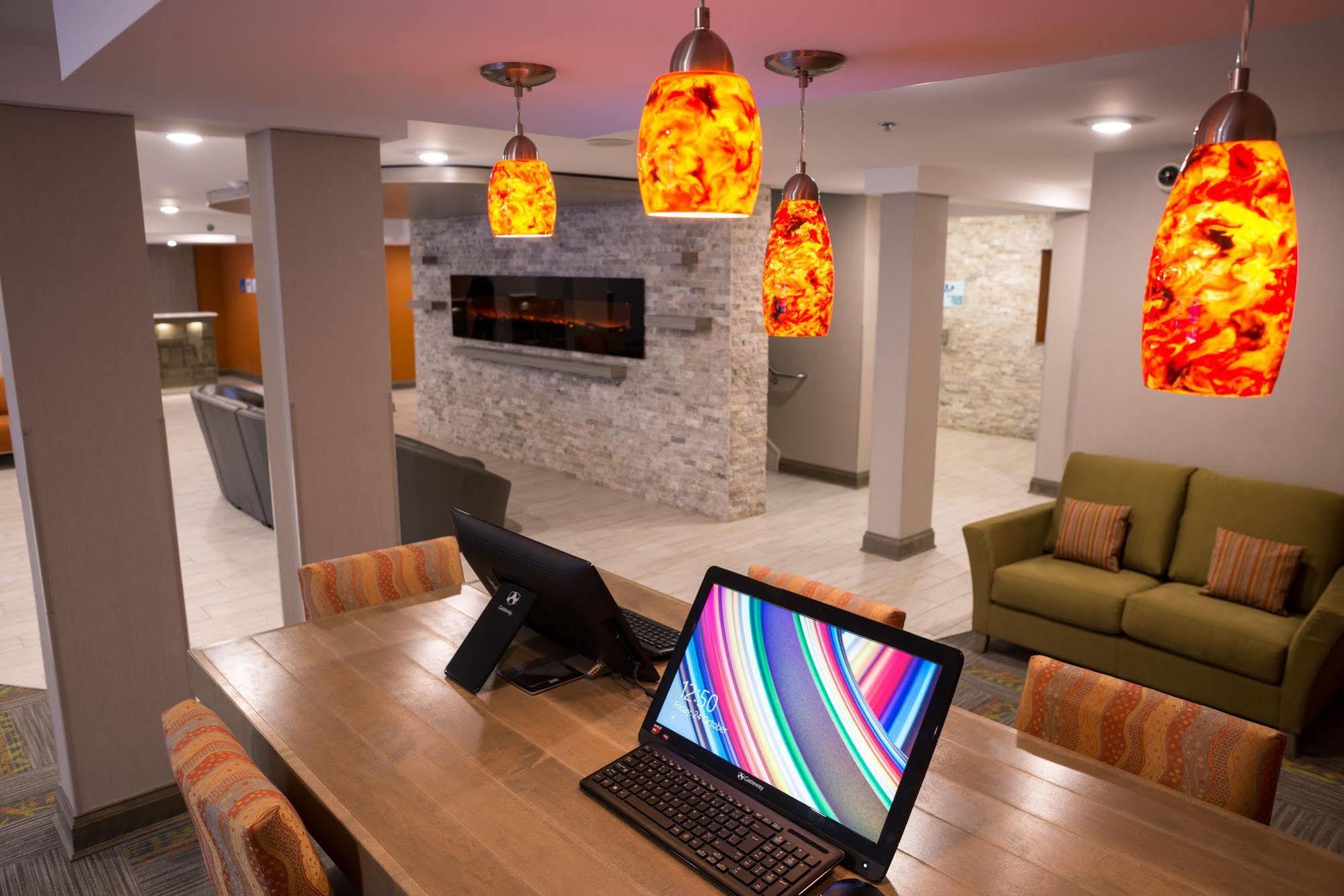 Holiday Inn Express Hotel & Suites Uptown Fredericton By Ihg Zewnętrze zdjęcie